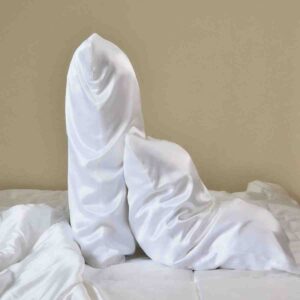 Promeed 30 Momme Mulberry Silk Pillowcase in Textured White for hair and skin health.