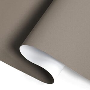 Beautifully styled cordless blackout coffee hanging gracefully on a black metal curtain rod.